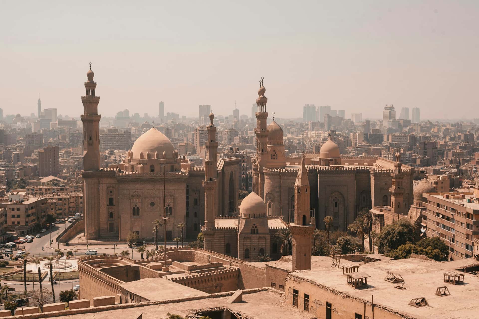 La silhouette historique du Caire, avec ses minarets et ses coupoles